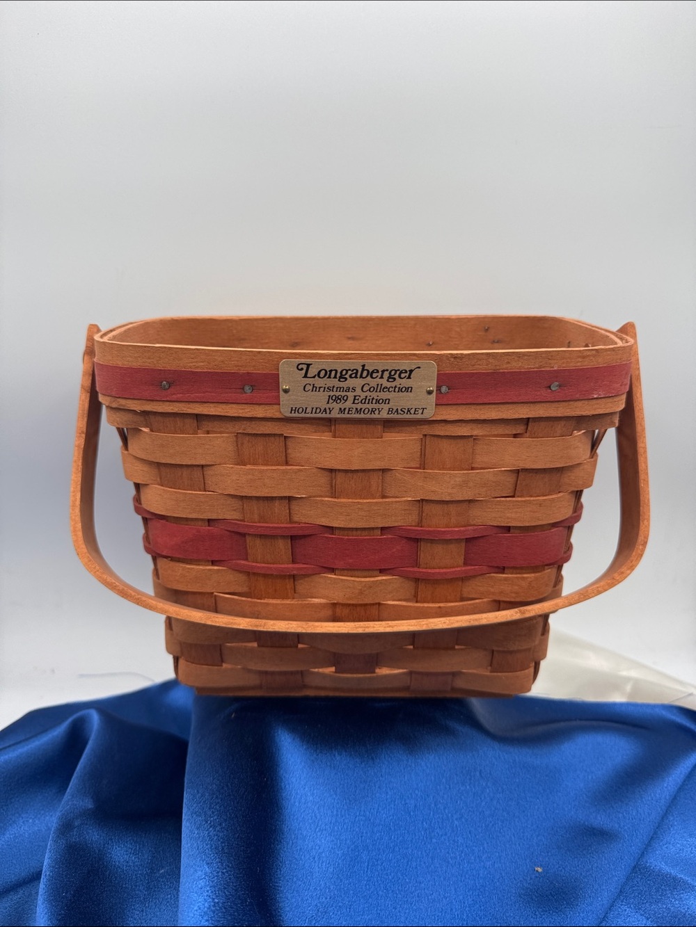 Longaberger Christmas Collection 1989 Edition Holiday Memory Basket.